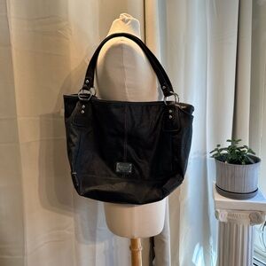Black Early 2000’s Nine West Faux Leather Hobo Bag